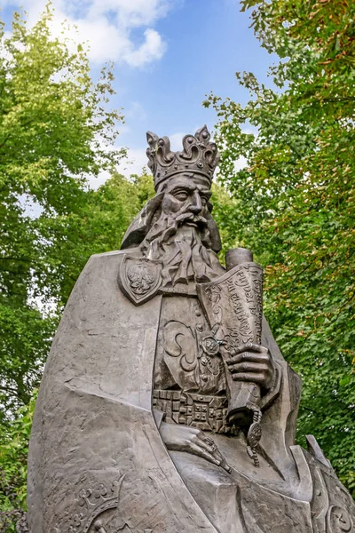 SKAWINA, POLAND - OCTOBER 04, 2017: Statue of polish king Casimi — Stock Photo, Image