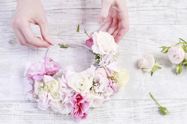Cómo hacer tutorial corona de flores . — Foto de Stock