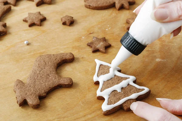 How to make christmas gingerbread cookies — Stock Photo, Image