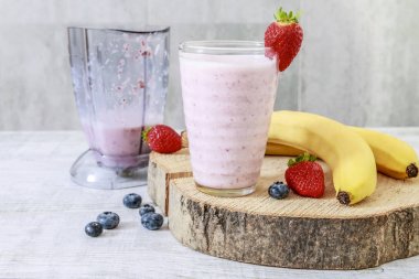 Nasıl blender kullanarak meyve yüzlü yapmak, öğretici.