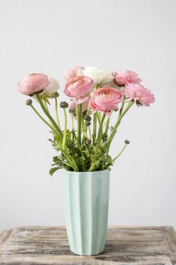 pembe tipik çiçekler.