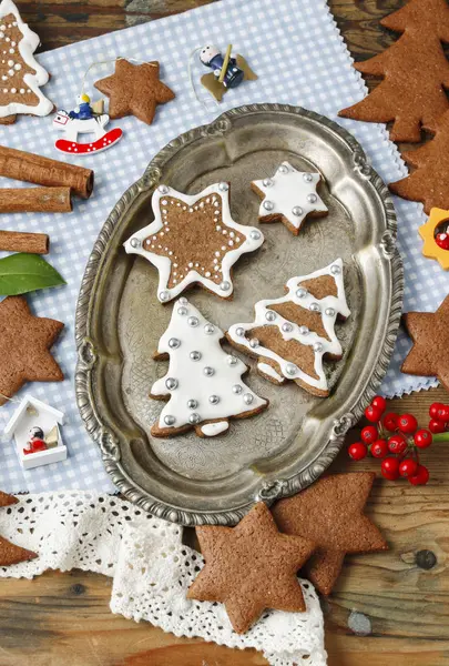 Cómo hacer galletas de jengibre de Navidad, tutorial . —  Fotos de Stock