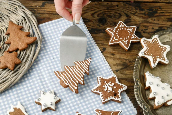How to make christmas gingerbread cookies, tutorial. — Stock Photo, Image