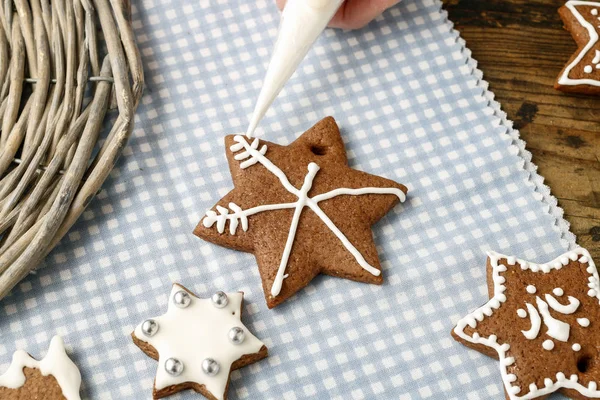 How to make christmas gingerbread cookies, tutorial. — Stock Photo, Image