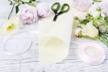 Gül ve EUS ile düğün misafirler için güzel bir hediye yapmak nasıl