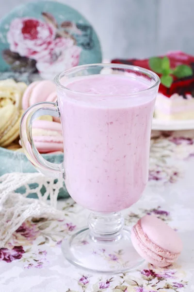 Strawberry smoothie on the party table. — Stock Photo, Image
