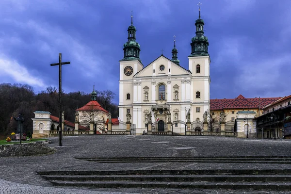 卡尔瓦利亚-泽布日尔多斯卡， 波兰 - 2017年11月11日： K大教堂 — 图库照片