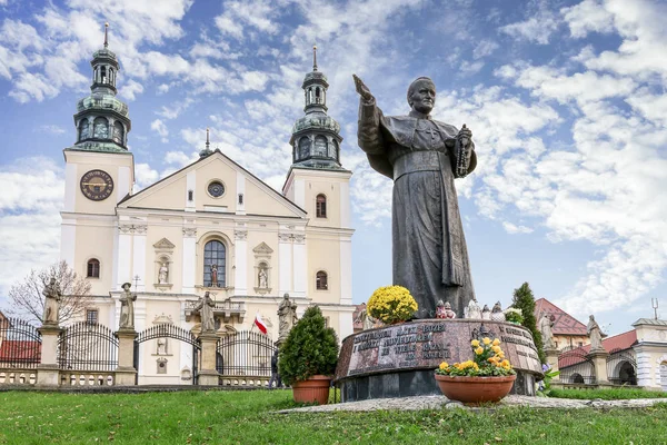 KALWARIA-ZEBRZYDOWSKA, POLAND - NOVEMBER 11, 2017: Basilica in K – Stock  Editorial Photo © agneskantaruk #269636966