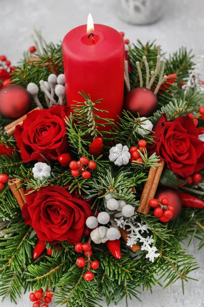 Christmas decoration with red roses, fir, brunia and cinnamon st — Stock Photo, Image