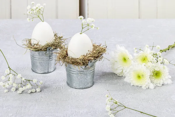 Como fazer arranjo floral com ovo de ganso, crisântemo e — Fotografia de Stock