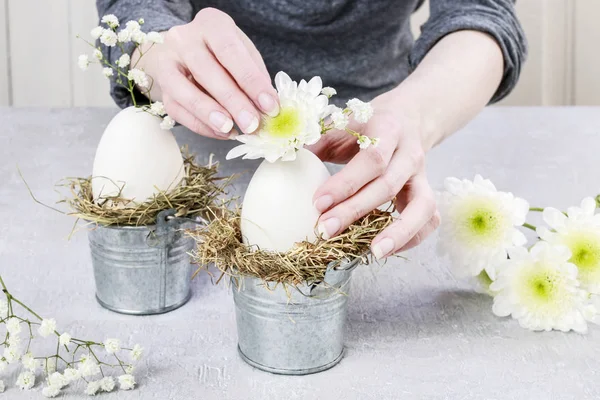 How to make floral arrangement with goose egg, chrysanthemum and — Stock Photo, Image