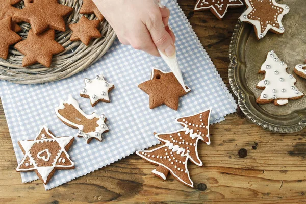 Jak zrobić Christmas pierniki ciasteczka, tutorial. — Zdjęcie stockowe