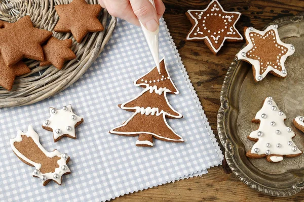 Jak se dělají vánoční perníkové sušenky, výukový program. — Stock fotografie