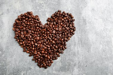 kalp şeklinde kahve çekirdeği..
