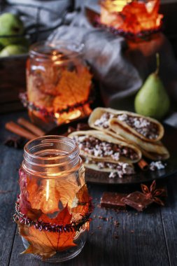 Çikolata ve süzme peynirle dolu krep.