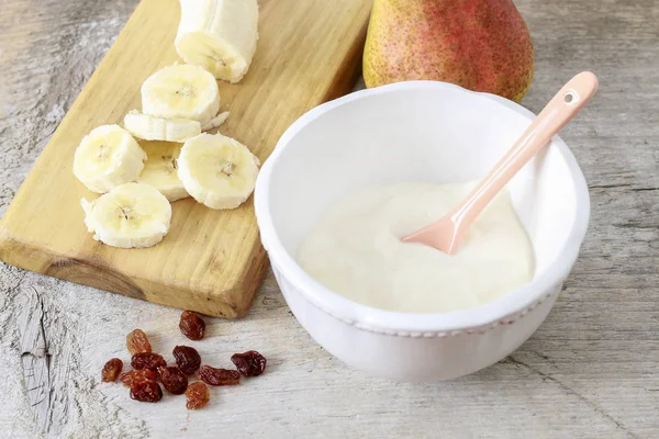 Sweet banana soup with raisins. — Stock Photo, Image