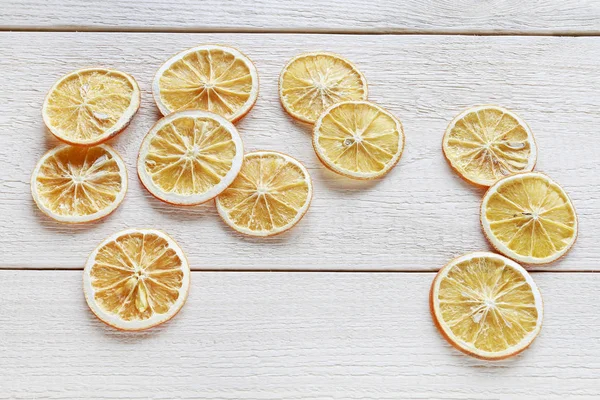 Нарезанный сухой апельсин — стоковое фото