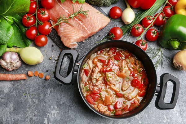 Goulash soup, salmon fillet and colorful vegetables on grey ston — Stock Photo, Image