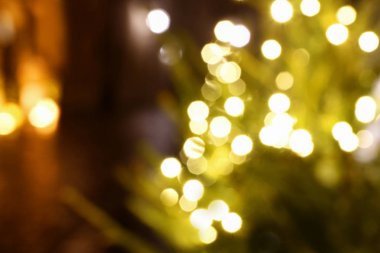 Tarafından sokakta bulanık Noel ağacı ile Soyut arka plan