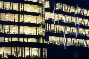 Krakow, Polonya-12 Nisan 2017: modern binanın cam cephesi