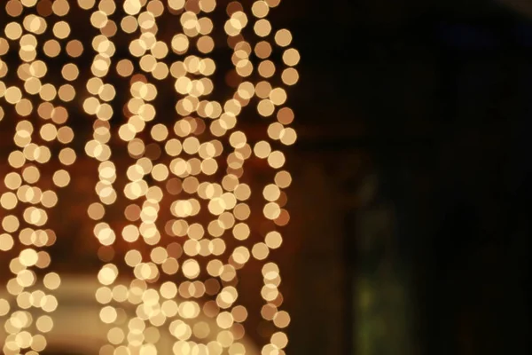 Blurred abstract background with golden glittering christmas lig — Stock Photo, Image