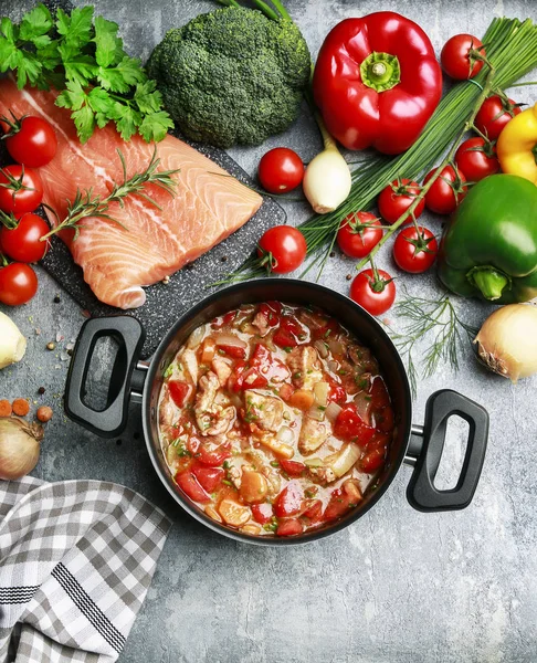 Goulash soup, salmon fillet and colorful vegetables — Stock Photo, Image