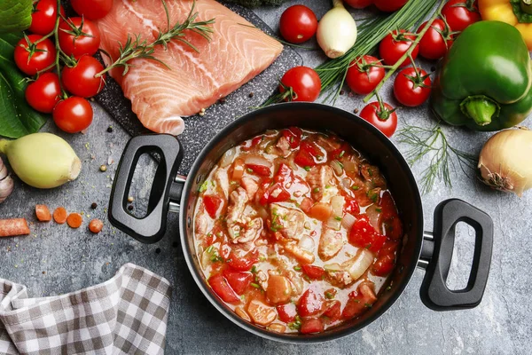 Goulash soup, salmon fillet and colorful vegetables — Stock Photo, Image
