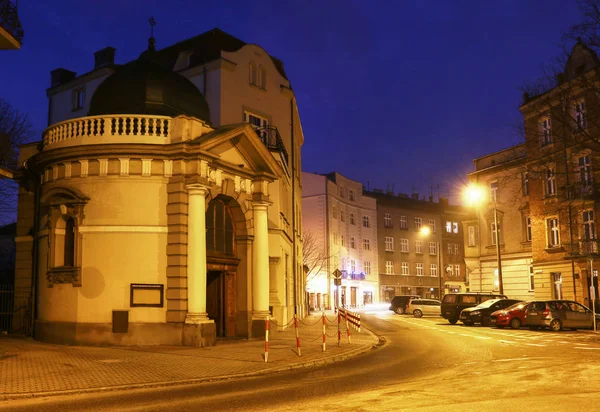 Krakov, Polsko-24. prosinec 2017: noční pohled na Debniki kvarta — Stock fotografie