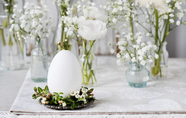 Como fazer grinalda de Páscoa para ovo com buxus e camelaucium, t — Fotografia de Stock