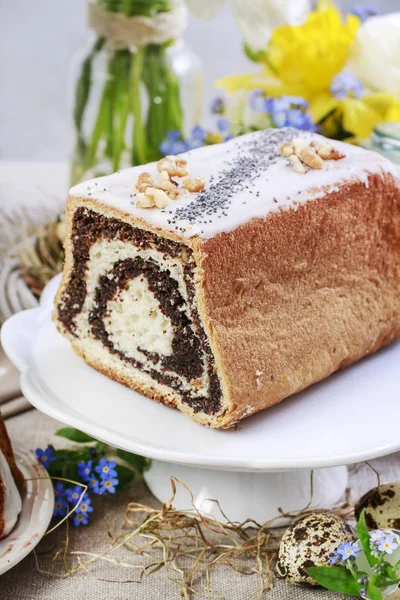Poppy seed cake on easter table. — Stock Photo, Image