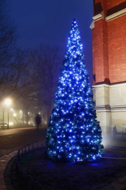 Krakow, Polonya - 22 Aralık 2016: Puslu noel akşamı