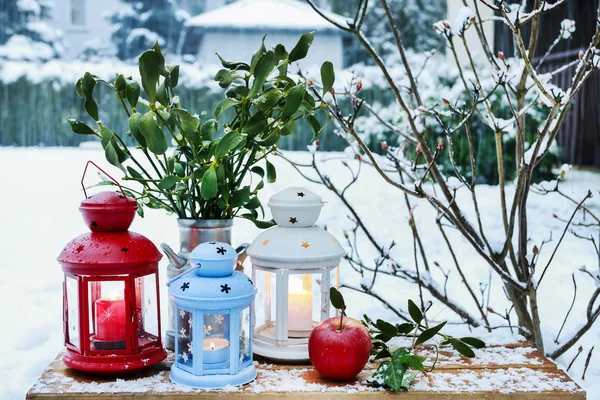 Lanterna nel giardino d'inverno — Foto Stock