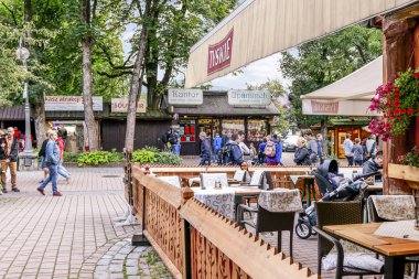 Zakopane, Polonya - 12 Ağustos 2016: Sokak yaz restoranı