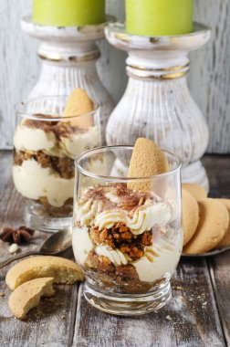 Tiramisu tatlı cam.