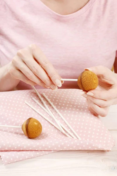 How to make cake pops, tutorial.