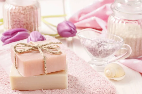 Två barer naturliga handmade SOAP. — Stockfoto