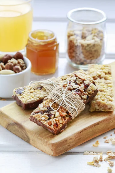 Breakfast with dried fruits, muesli bars, honey and orange juice — Stock Photo, Image