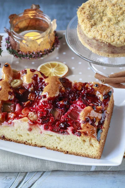 붉은 여름 과일 케이크. — 스톡 사진