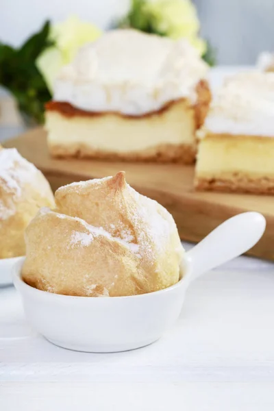 Eclair cakes filled with vanilla cream and traditional cheese ca — Stock Photo, Image