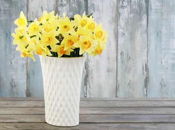 Enorme boeket van gele narcissen — Stockfoto