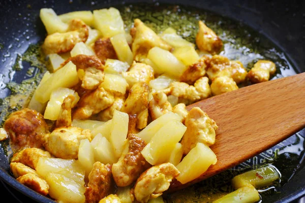 Pollo arrosto con erbe . — Foto Stock