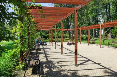 Rabka Zdroj-Haziran 12, 2017: ahşap pergola çatı güzel ci