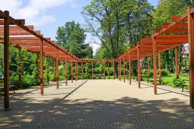 Rabka Zdroj-Haziran 12, 2017: ahşap pergola çatı güzel ci