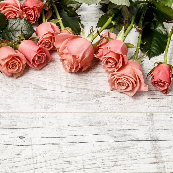Big bouquet of roses on wooden background — Stock Photo, Image