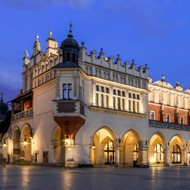 Krakow, Polonya - 17 Nisan 2016: Sukiennice ana Pazar S