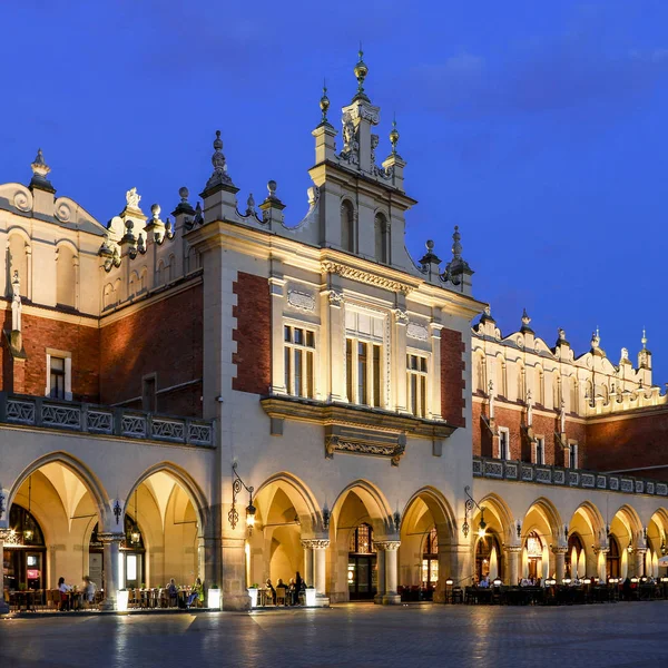 Krakow, Polonya - 17 Nisan 2016: Sukiennice ana Pazar S