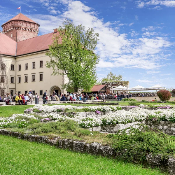 KRAKOW, POLONIA - 21 de agosto de 2016: Castillo Real de Wawel — Foto de Stock
