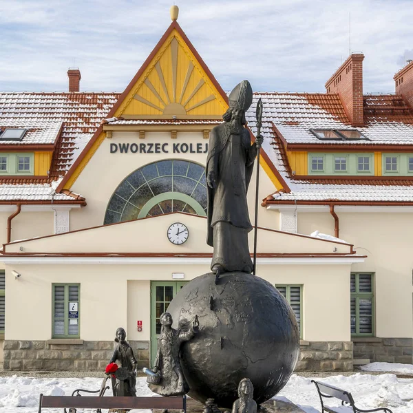 Rabka Zdrój, Poland - 23 januari 2017: Monument av Saint Nichol — Stockfoto