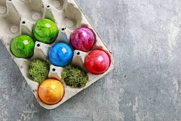 Paper box with Easter eggs on grey, stone background — Stock Photo, Image