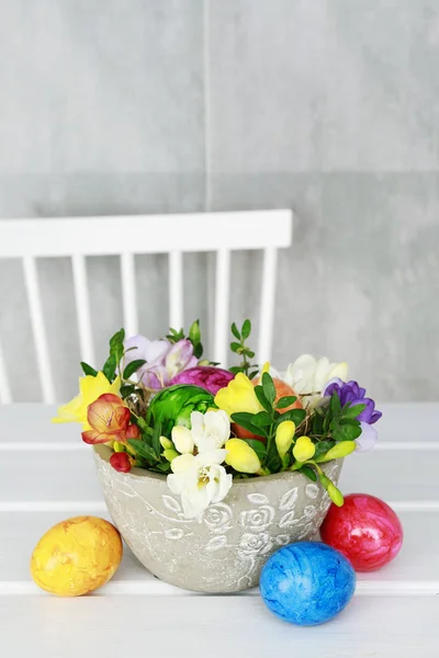 Wie man einfache Tischdekoration zu Ostern herstellt, Anleitung. — Stockfoto